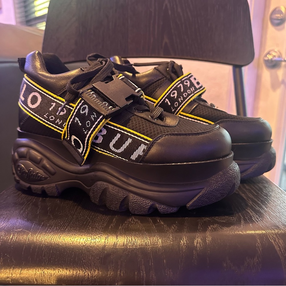 RARE Buffalo London Platform Sneakers size 38 in black